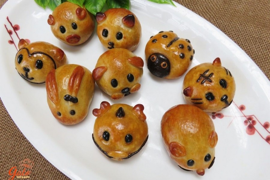 Baked mooncake in shape of cute animals