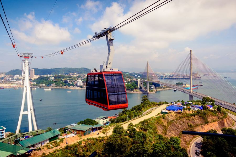 Experiencing the Ha Long Queen Cable Car