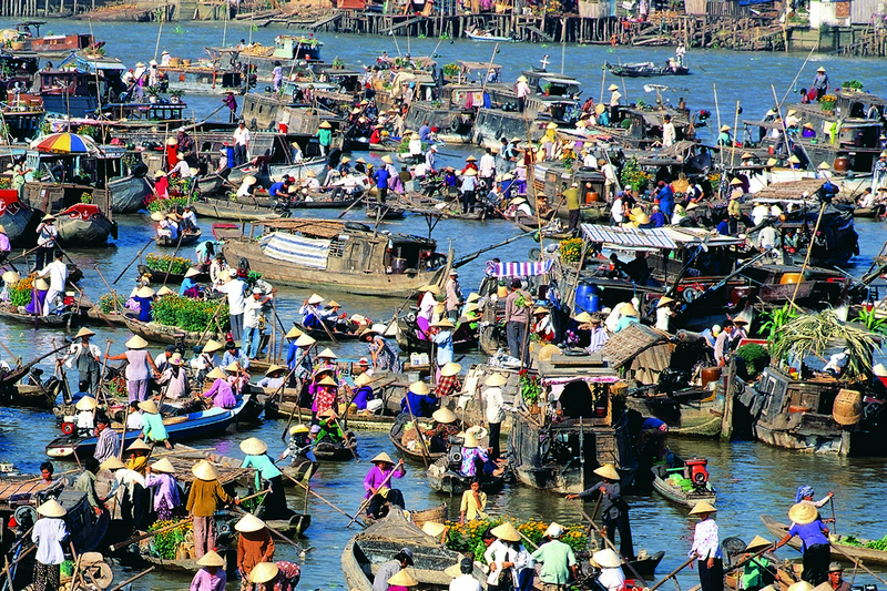 Float-Market-in-Mekong-Delta-Vietnam
