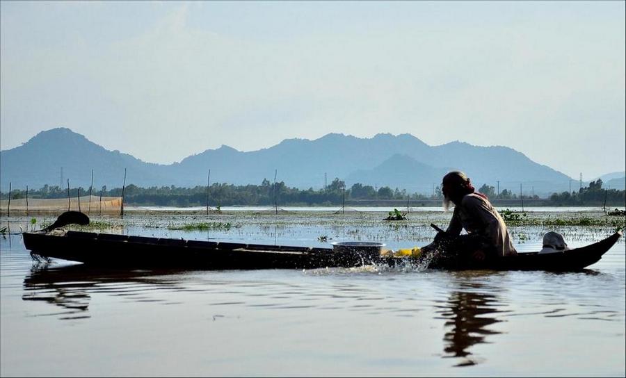 Floating-season-in-An-Giang
