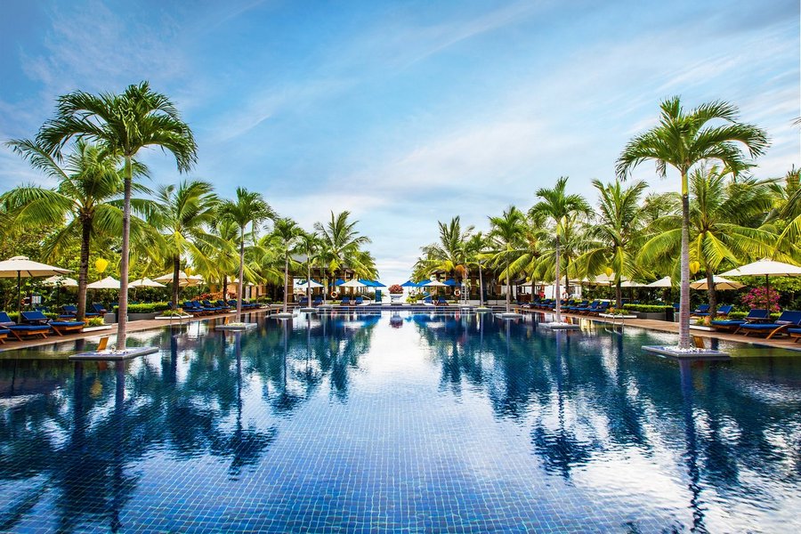 Pool-in-Sunrise-Premium-Resort-Spa-Hoi-An