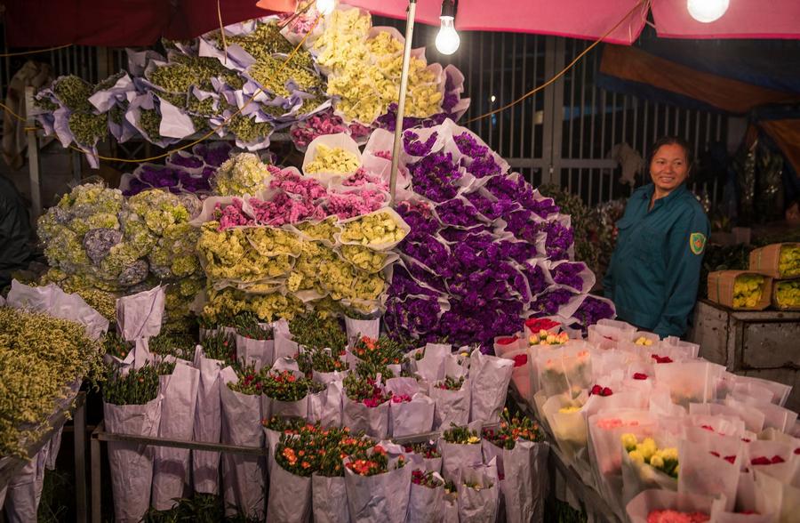 Quang Ba Flower market