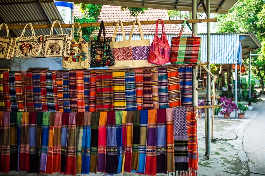 Textiles in Ban Lac-mountain market