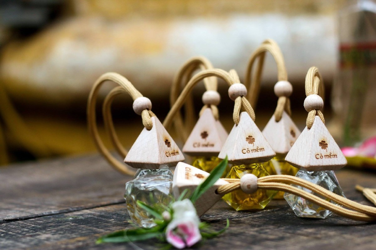 Fragrant essential oils