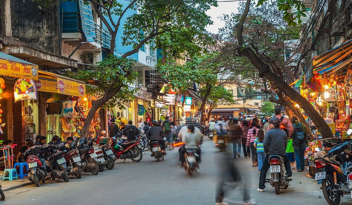 Hanoi Old Quarter for shopping