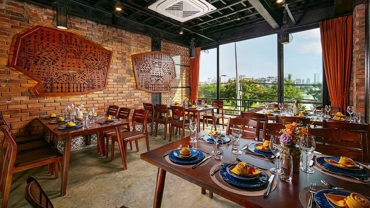 Sen Tonkin Restaurant and Cafe at West Lake