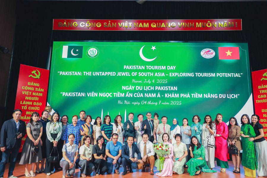 Jessica, CEO of Eviva Tour Vietnam