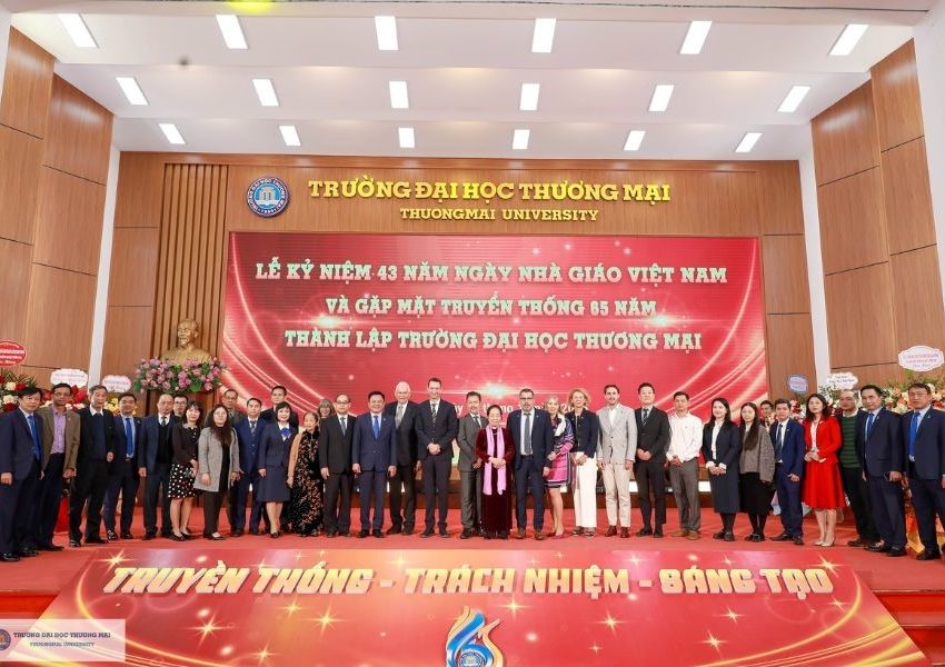 Eviva Tour Joins 65th Anniversary of Thuong Mai University